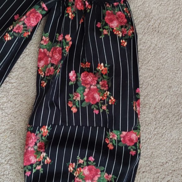 BLACK FLORAL H&M PUFF SLEEVE TOP - Picture 4 of 6